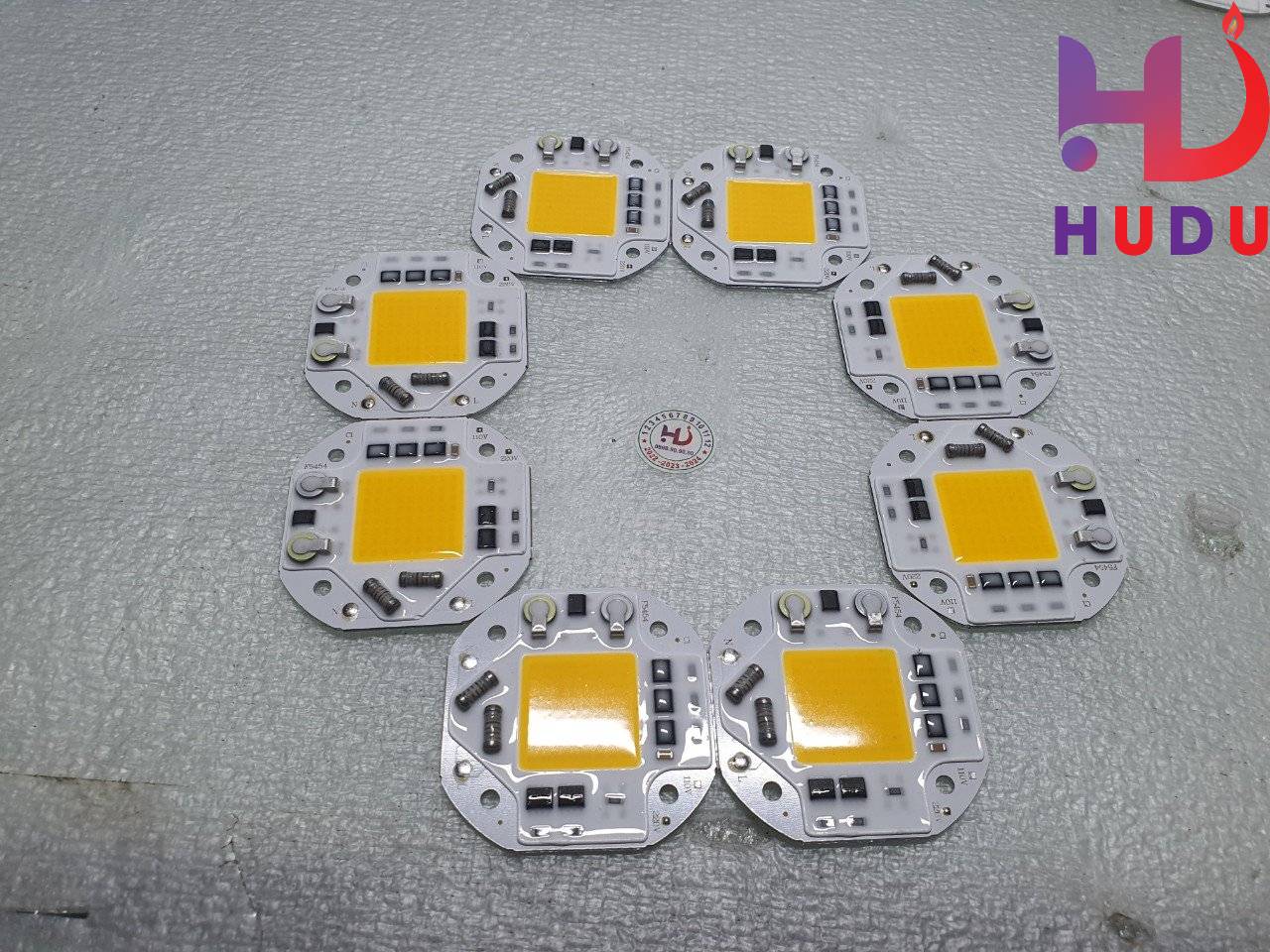 Chip bóng Led 50W-220V ánh sáng vàng đế nhôm vuông (54*54mm)