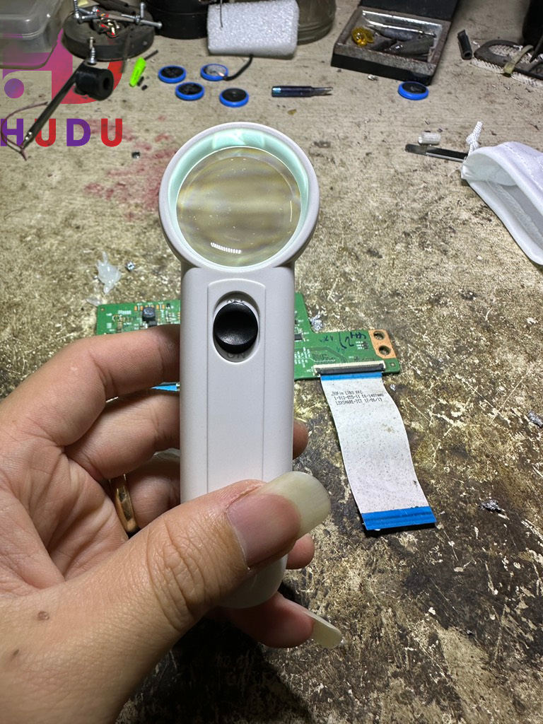 Kính lúp cầm tay cỡ trung (đường kính 4cm)